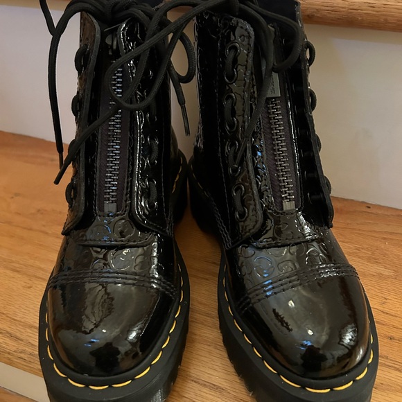 Sinclair leopard embossed black patent platform doc martens NWOT/B - Picture 3 of 7